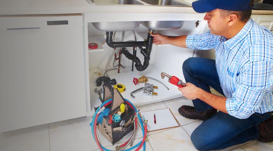 Expert burst pipe repair services in New Sharon, IA